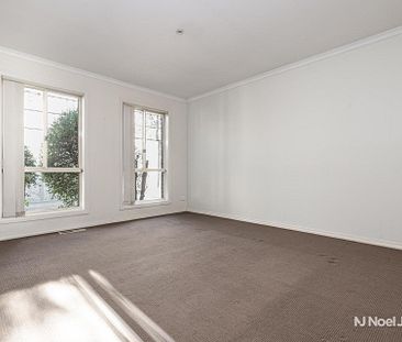 2/2 Georges Road, RINGWOOD - Photo 1