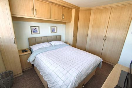 4 bedroom terraced house to rent - Photo 4