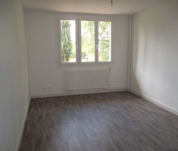Location Appartement 4 pièces 65m² ROANNE 42300 - Photo 3