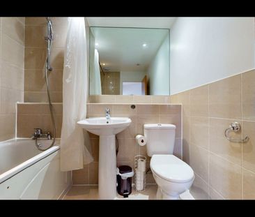 2 Bed Flat, Southwark Park Road, SE16 - Photo 3