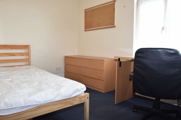 4 bedroom terraced house to rent - Photo 1