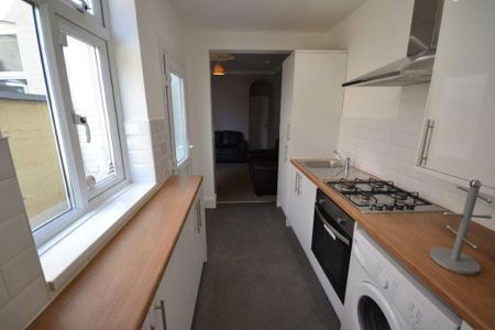 3 bedroom terraced house to rent - Photo 4