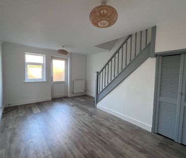 Levers Close - Photo 1