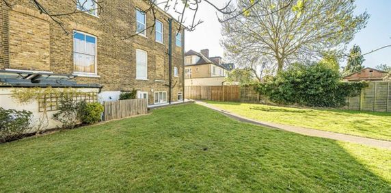 Stanley Road, TW11, London - Photo 2