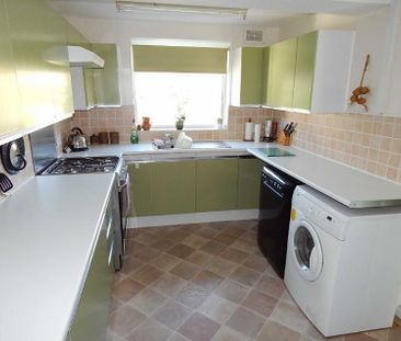 3 Bedroom Semi Detached To Let - Photo 5