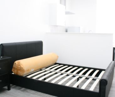 Studio Flat, Russell Street, RG1 - Photo 1