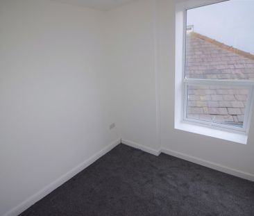 To Let 2 Bed Flat - Photo 1