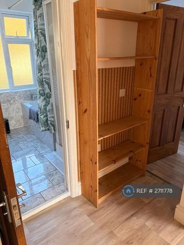 2 bedroom semi-detached house to rent - Photo 4