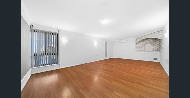 Large 4 Bedroom Family Home - Photo 1