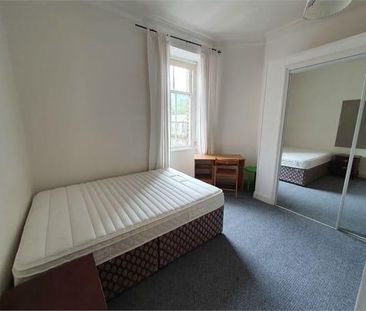 3 bedroom flat to rent - Photo 6