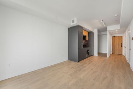 For Lease - 1 Fairview Road Unit# 2412, Mississauga, Ontario - Photo 4