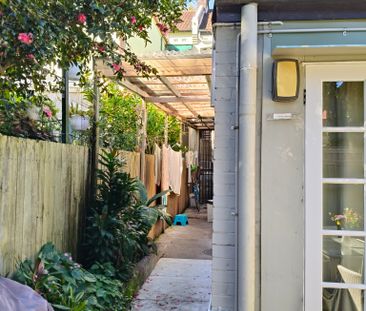 Redfern - Photo 5