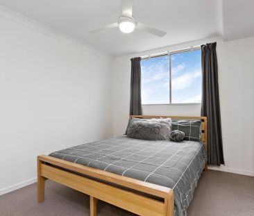 Well-Designed, Low-Maintenance Apartment Close to Everything - Photo 2