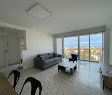 Appartement 3 pièces 81m2 MARSEILLE 8EME 1 430 euros - Photo 1