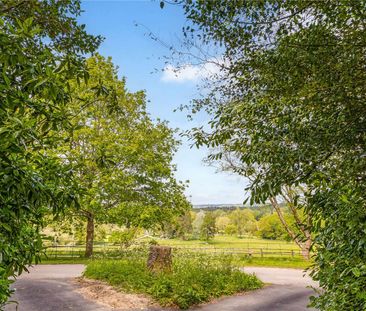Two bedroom flat nestled in the heart of a private Estate - Photo 3
