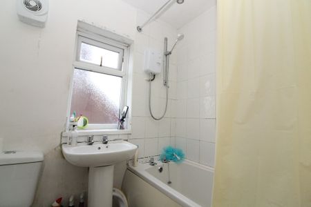 2 Bedroom Semi-Detached House - Photo 3
