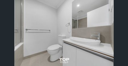 Stylish 3-Bedroom Townhouse in Prime Clyde North Location - Photo 2