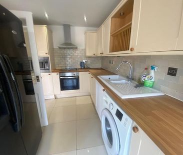 4 bedroom end of terrace house to rent - Photo 6