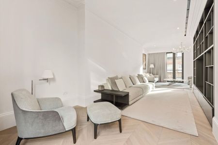 A beautifully presented four bedroom townhouse for rent in the heart of Belgravia, SW1. - Photo 3