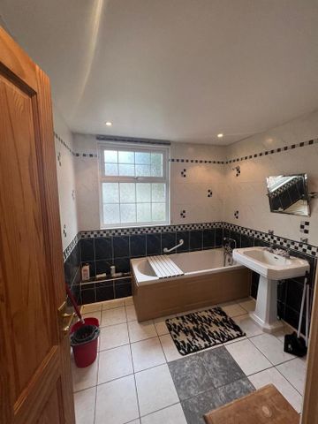 4 bedroom semi-detached house to rent - Photo 4