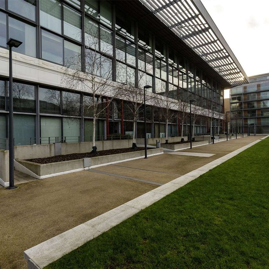 Third Floor one bed flat, with courtyard view, set in the prestigious Highbury Stadium Square Development. - Photo 1