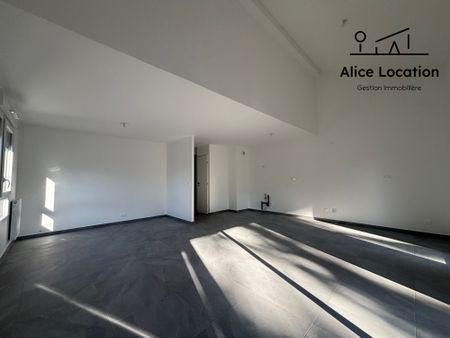 Location Appartement 3 pièces 83m² BRENTHONNE 74890 - Photo 2