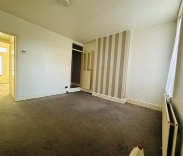 Church Road, Warwickshire, CV10 - Photo 5