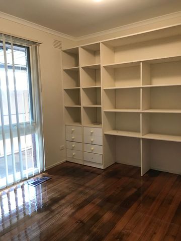 Family-Friendly Living with Space, Style & Location! - Photo 2