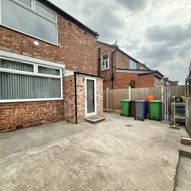 Homestead Crescent, Manchester - Photo 1