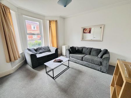 4 bedroom detached house to rent - Photo 2