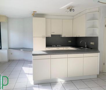 Ruim twee-slaapkamerappartement met terras en autostaanplaats in he... - Photo 5