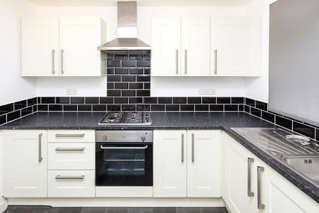 2 bedroom end of terrace house to rent - Photo 4