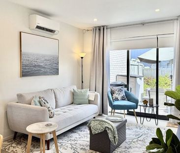 Perfectly located and stylish 2 bed townhouse - Photo 1