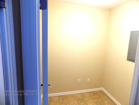 #417 273 Charlotte Way - Photo 3