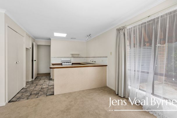 Lake Wendouree, 2BR, walk everywhere, light filled, cosy, 2 blocks from our beautiful Lake - Photo 1