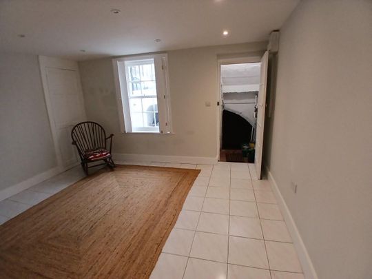 Spencer Square, Ramsgate - Photo 1