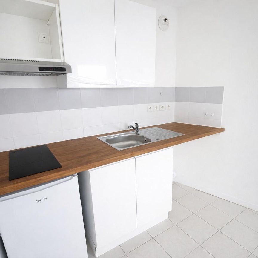 Location Appartement 1 pièce 30m² JONQUIERES 84150 - Photo 1