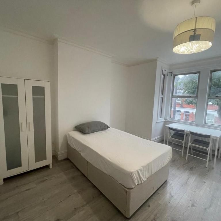 House share to rent - Photo 1