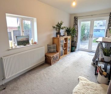 4 bedroom semi-detached house to rent - Photo 1