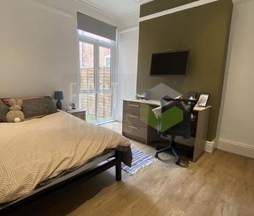6 bedroom terraced house to rent - Photo 2