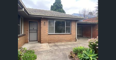 Single-level convenience and location! - Photo 5