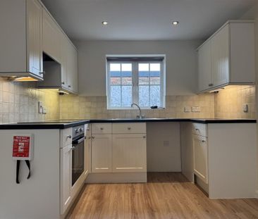 Gatehouse Court, Taunton - Photo 5