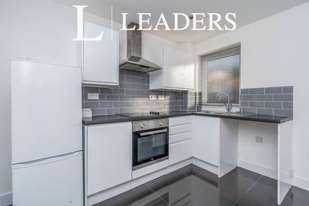 4 bedroom flat to rent - Photo 2