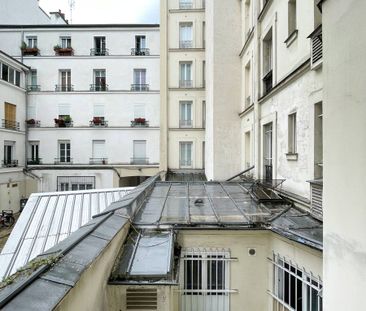 Logement à Paris, Location meublée - Photo 2