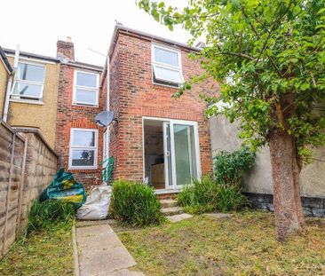 4 bedroom terraced house to rent - Photo 5