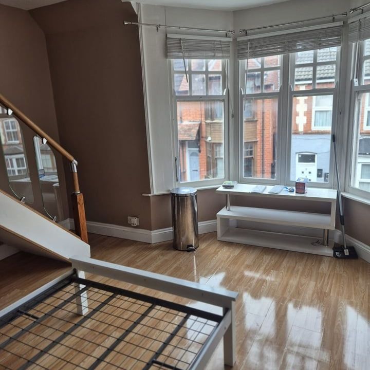 Studio Flat, Church Avenue, LE3 - Photo 1