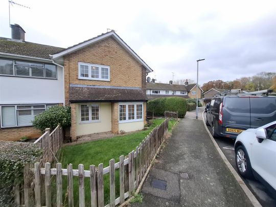 Marlins Turn, Hemel Hempstead - Photo 1