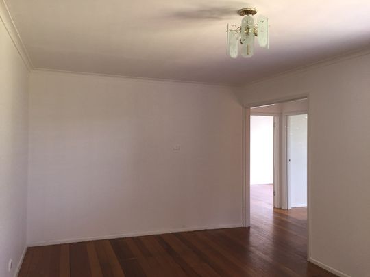 27 Ulm Street, LAVERTON - Photo 1