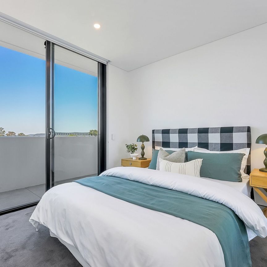 As new luxury apartment in Point Frederick - Photo 1