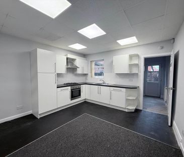 2 bedroom end of terrace house to rent - Photo 3